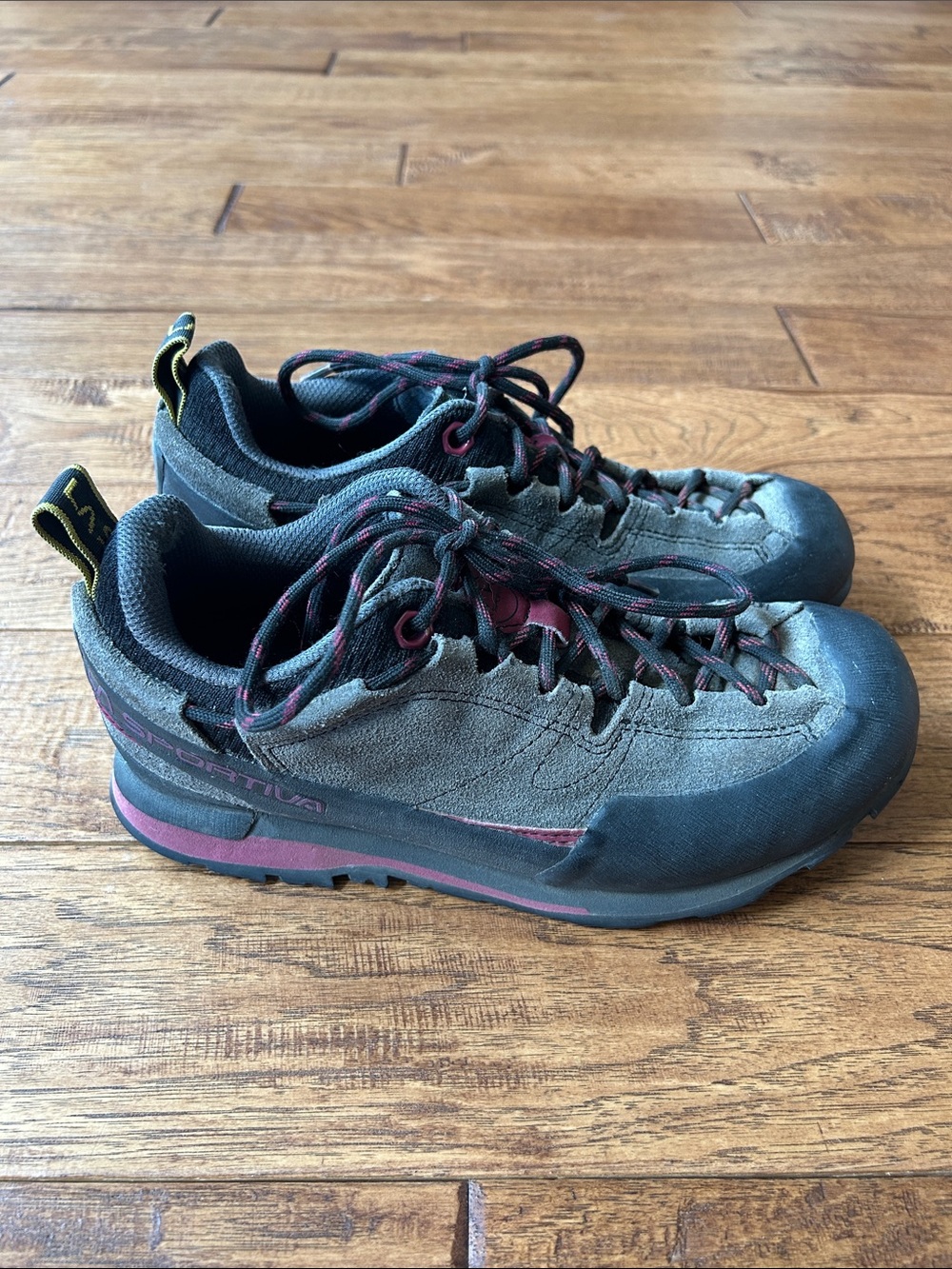La Sportiva Boulder X Approach Shoes Hiking Outdoor Carbon Beet Womens Size 7.5